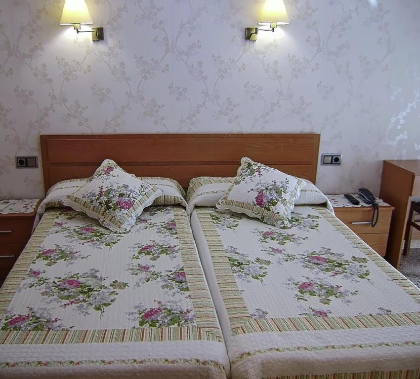 Hostal Miguel Angel Madrid Habitación foto