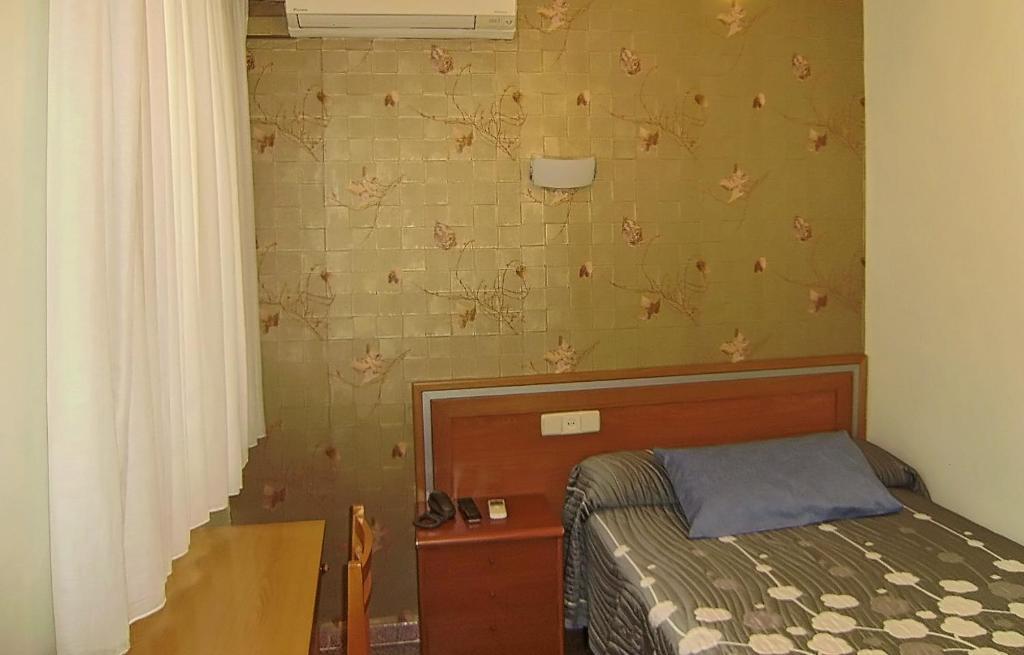 Hostal Miguel Angel Madrid Habitación foto